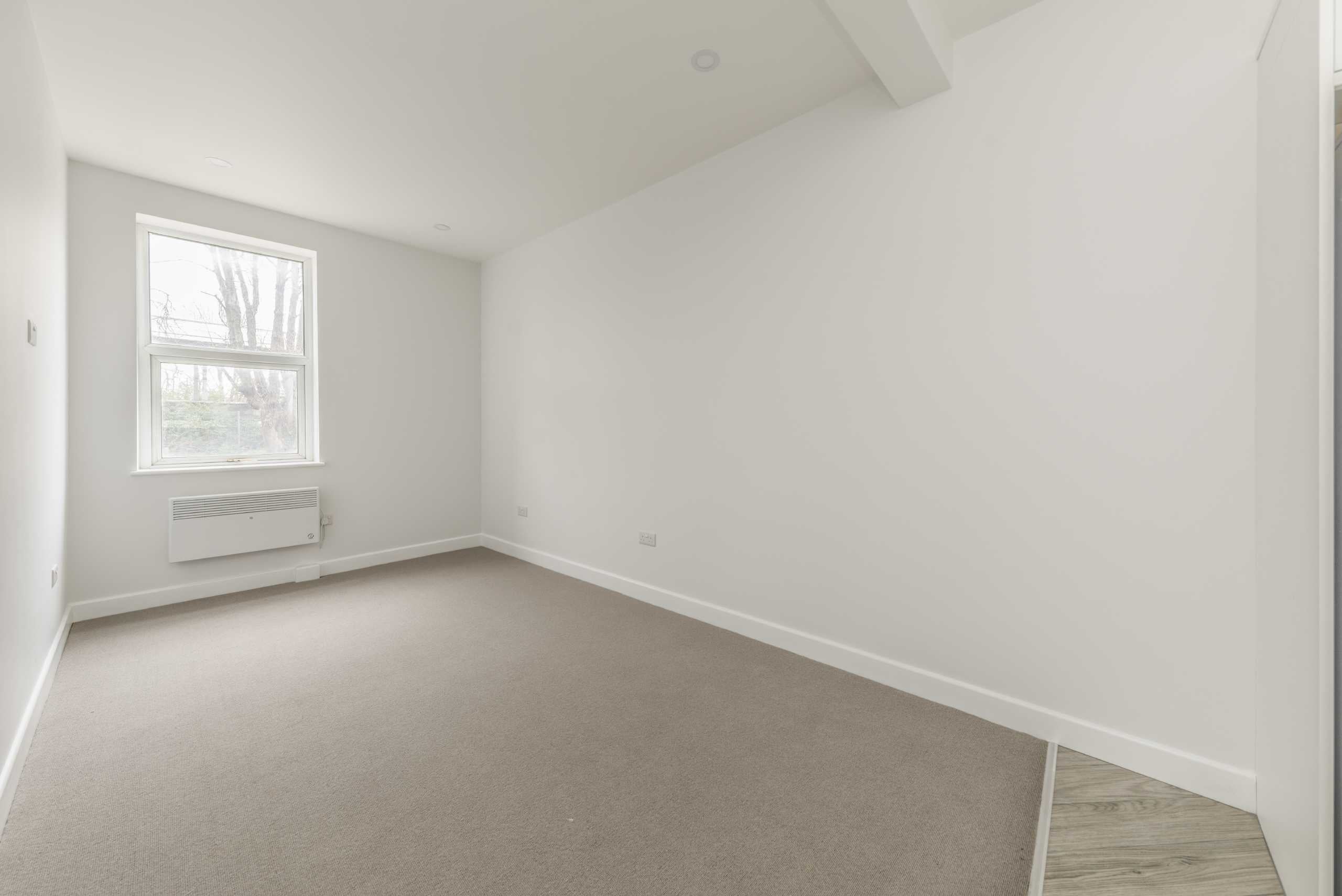 Flat Coombe Lane in Greater London