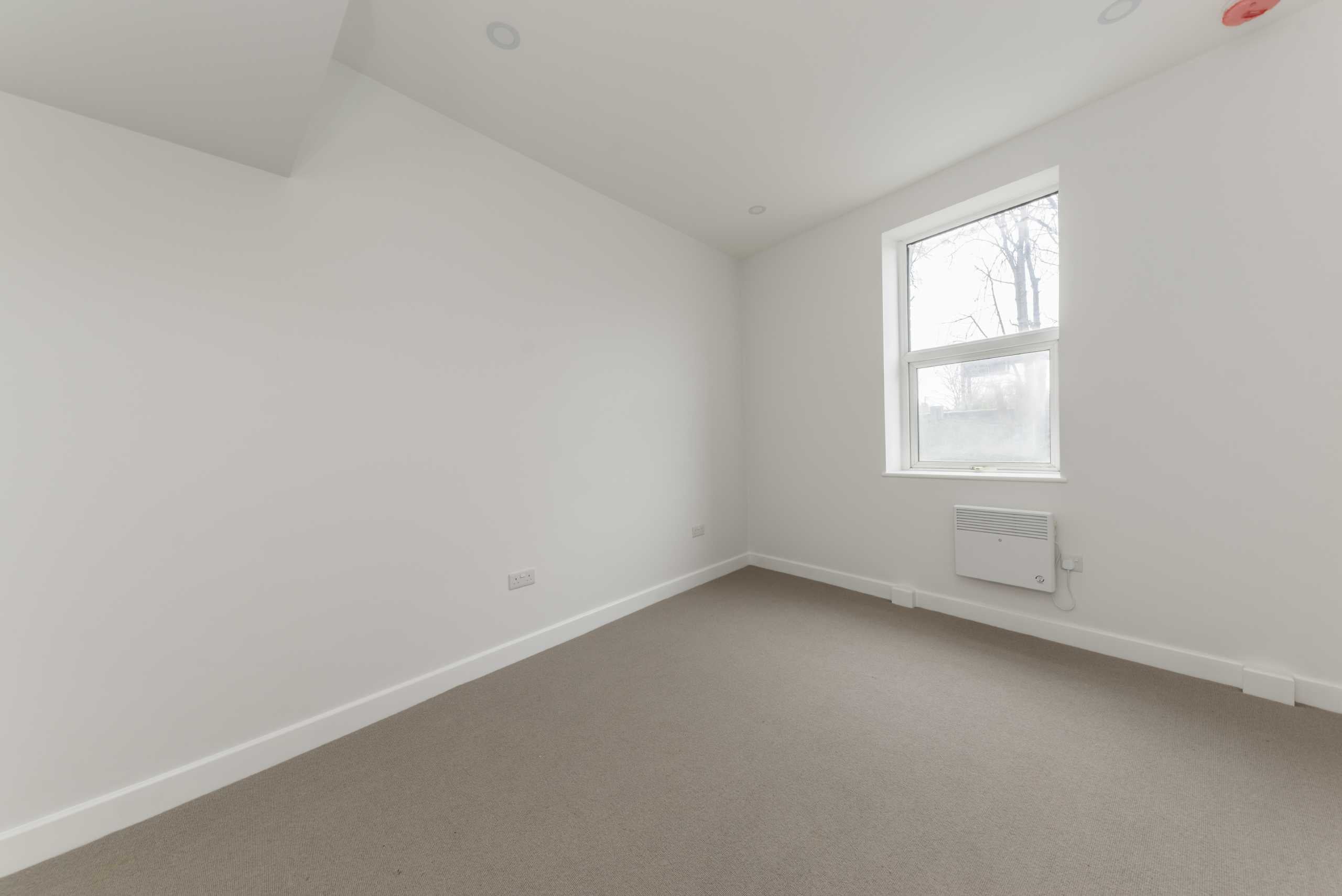 Flat Coombe Lane in Greater London