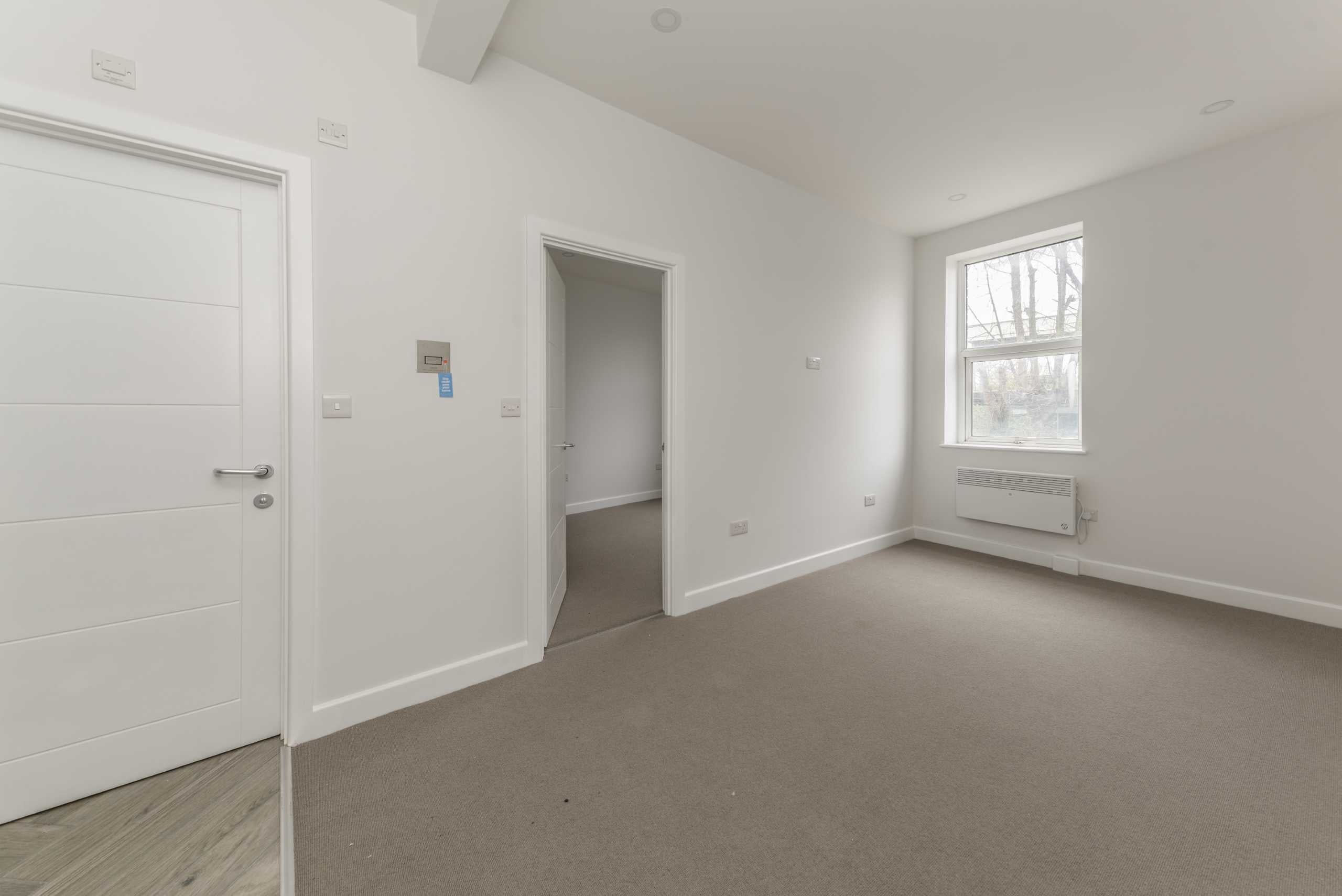 Flat Coombe Lane in Greater London