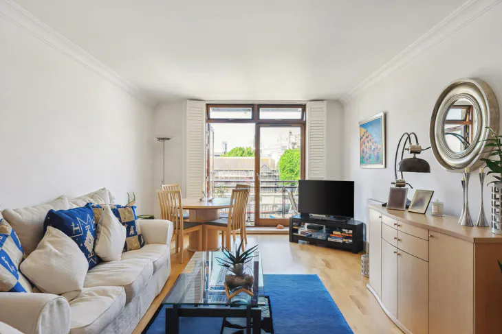 Flat Thomas More Street in Greater London