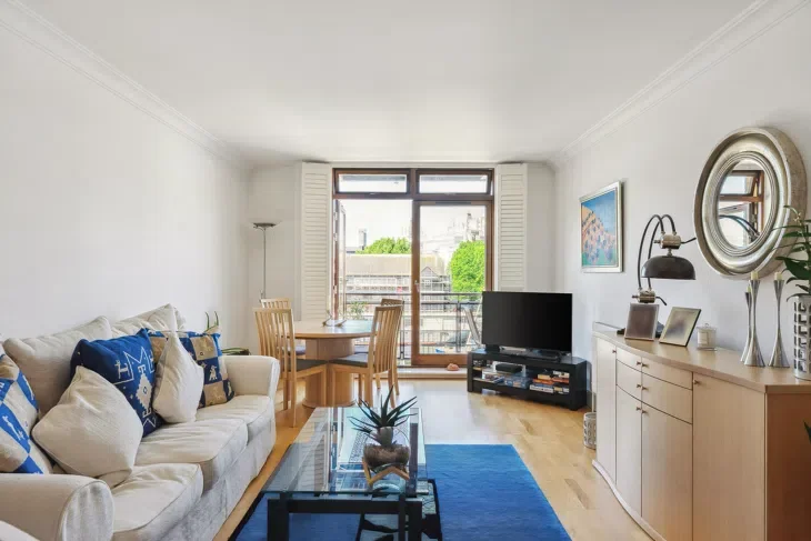 Flat Thomas More Street in Greater London