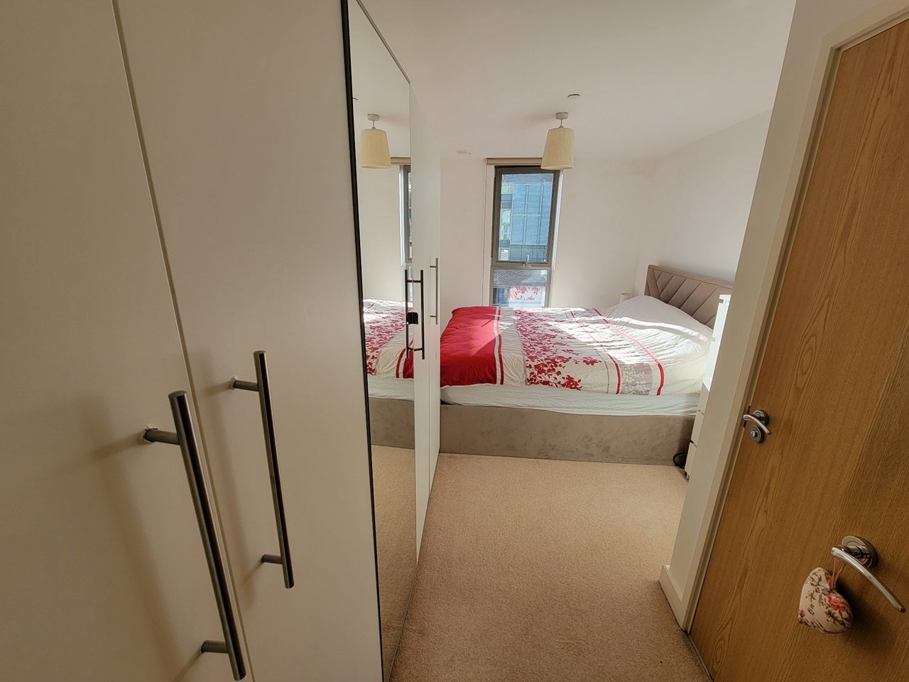 Flat Cornmill Lane in Greater London