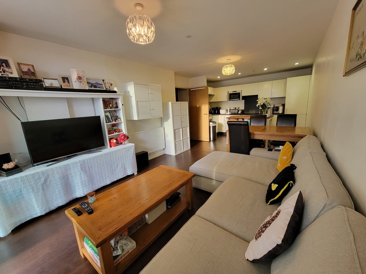 Flat Cornmill Lane in Greater London