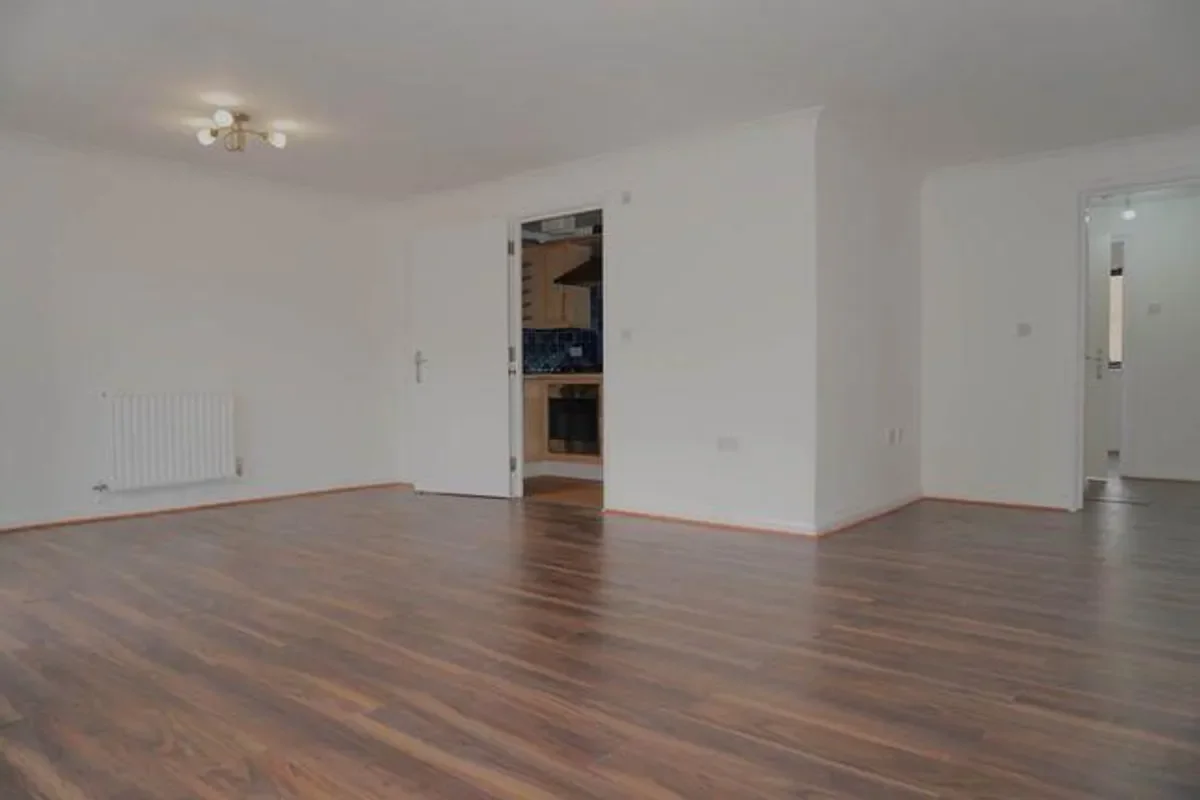 Flat Hirst Crescent in Greater London