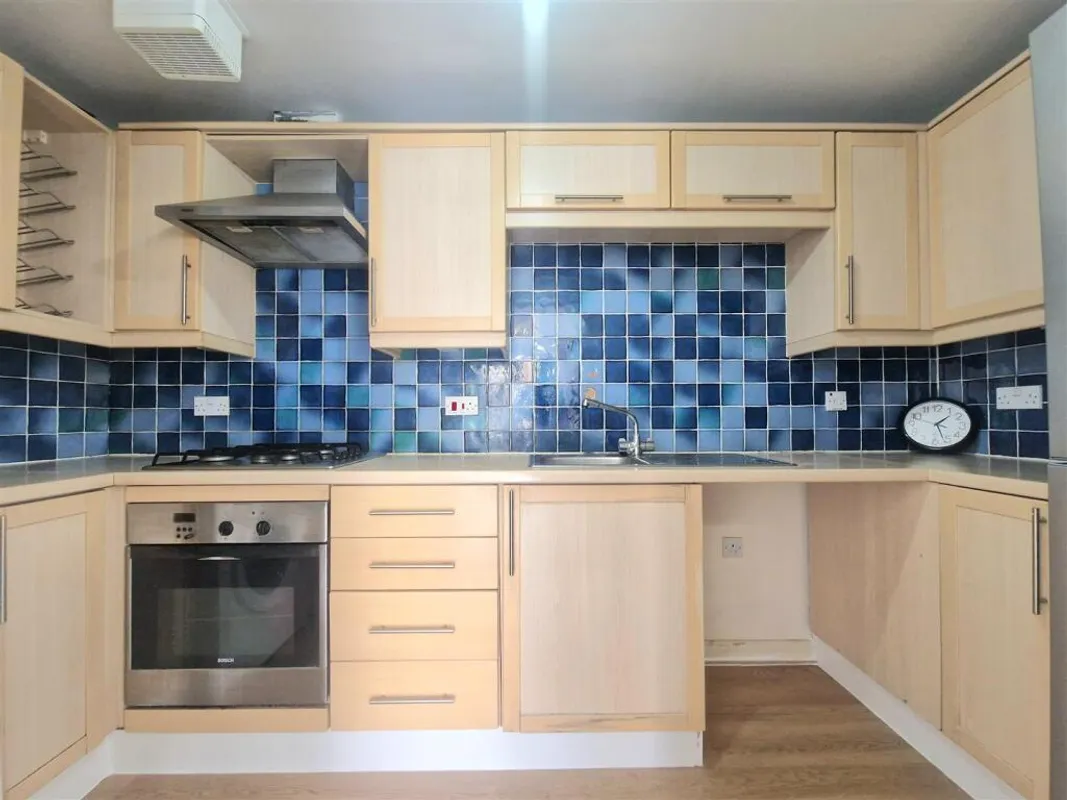 Flat Hirst Crescent in Greater London