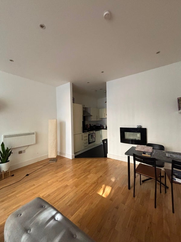 Room Peckham Grove in Greater London