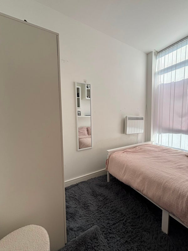 Room Peckham Grove in Greater London