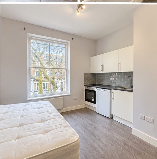 Flat Ladbroke Grove in Greater London
