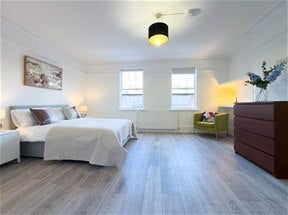Flat Strutton Ground in City of Westminster