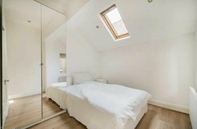House Silver Crescent in Greater London