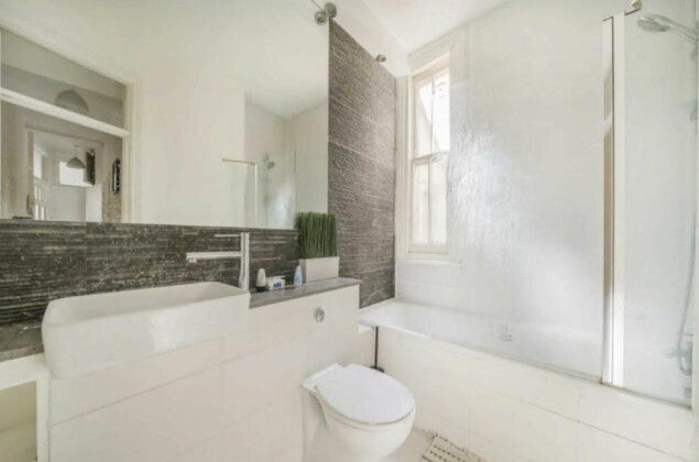 House Silver Crescent in Greater London