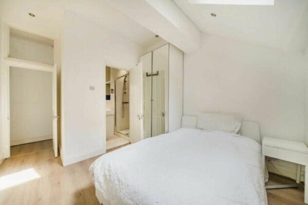 House Silver Crescent in Greater London