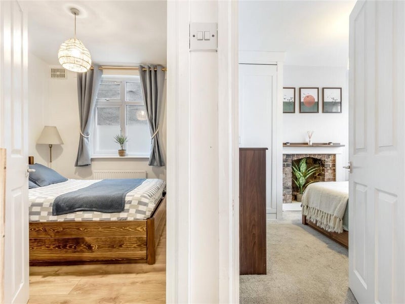 Room Boreham Road in Greater London