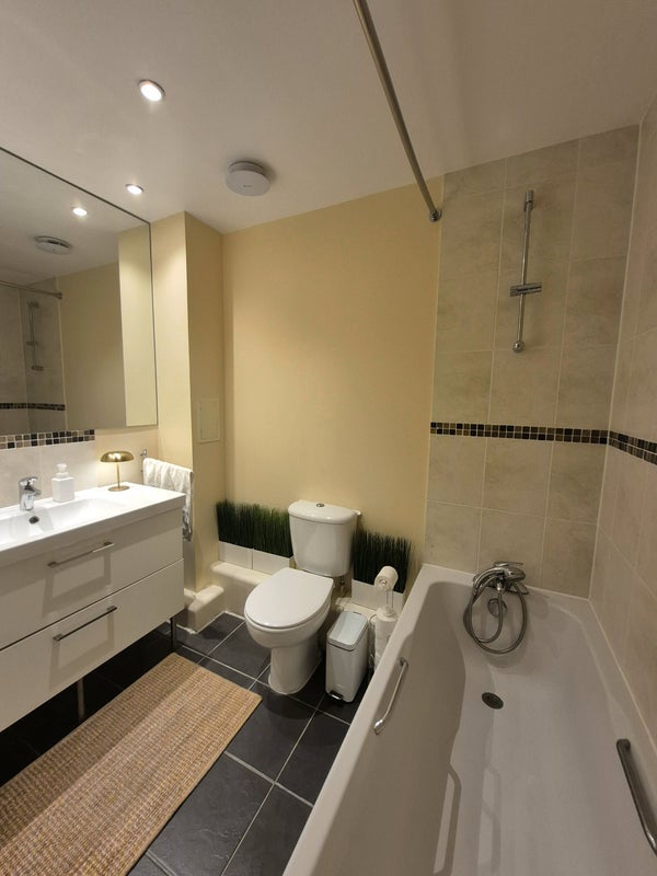Room High Street in Greater London
