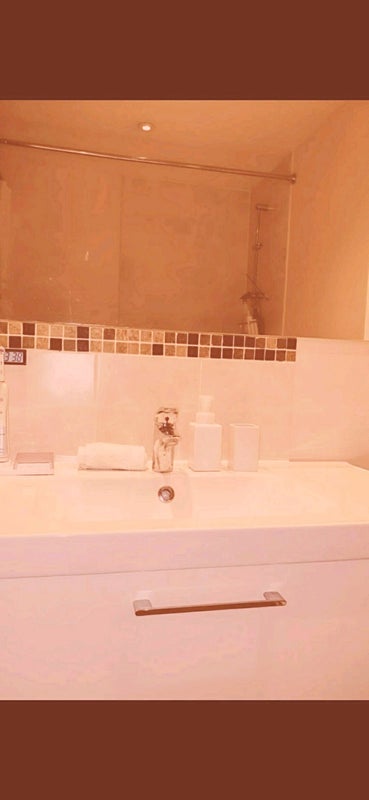 Room High Street in Greater London