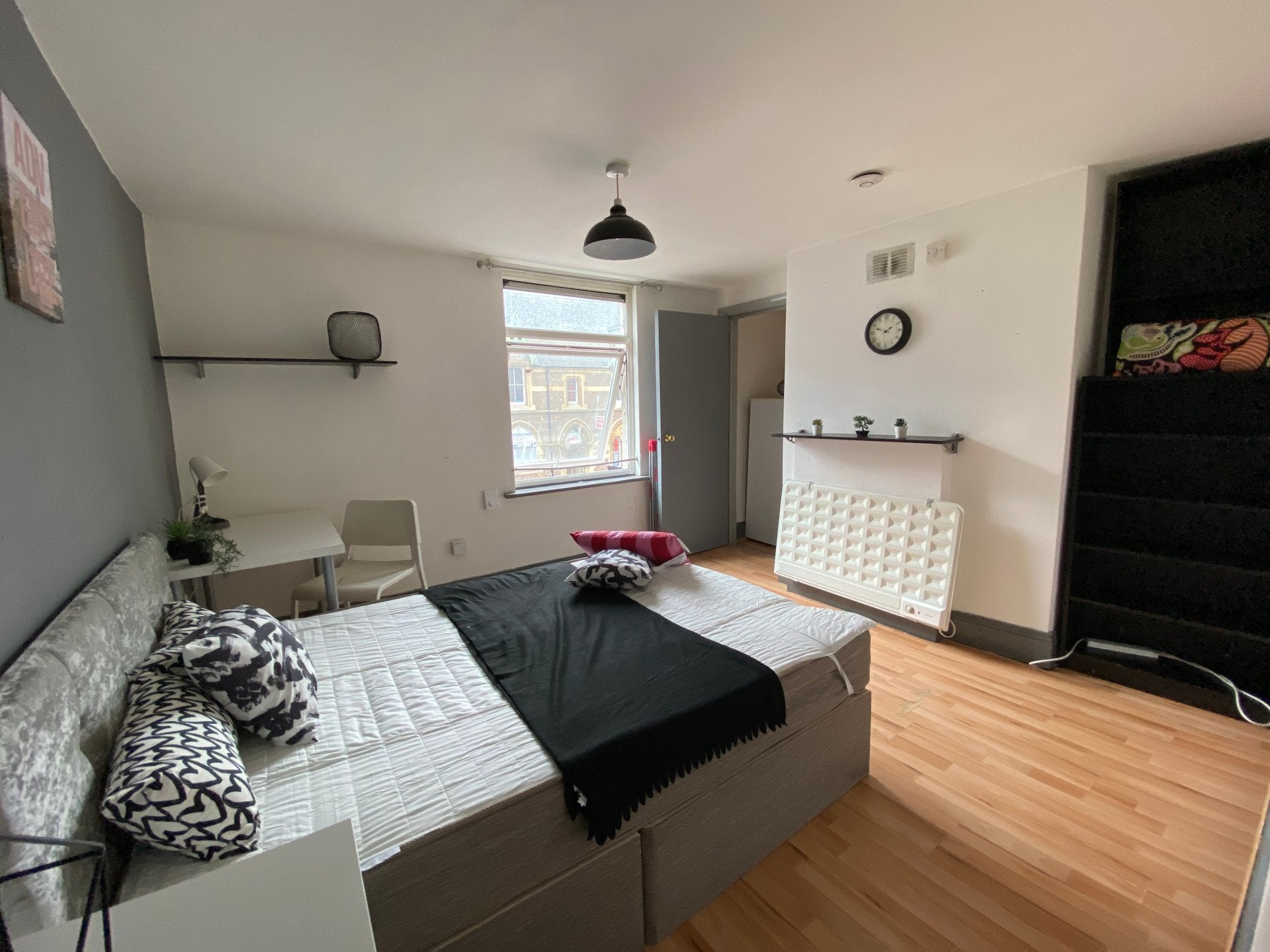 Flat Humberstone Gate in Leicester