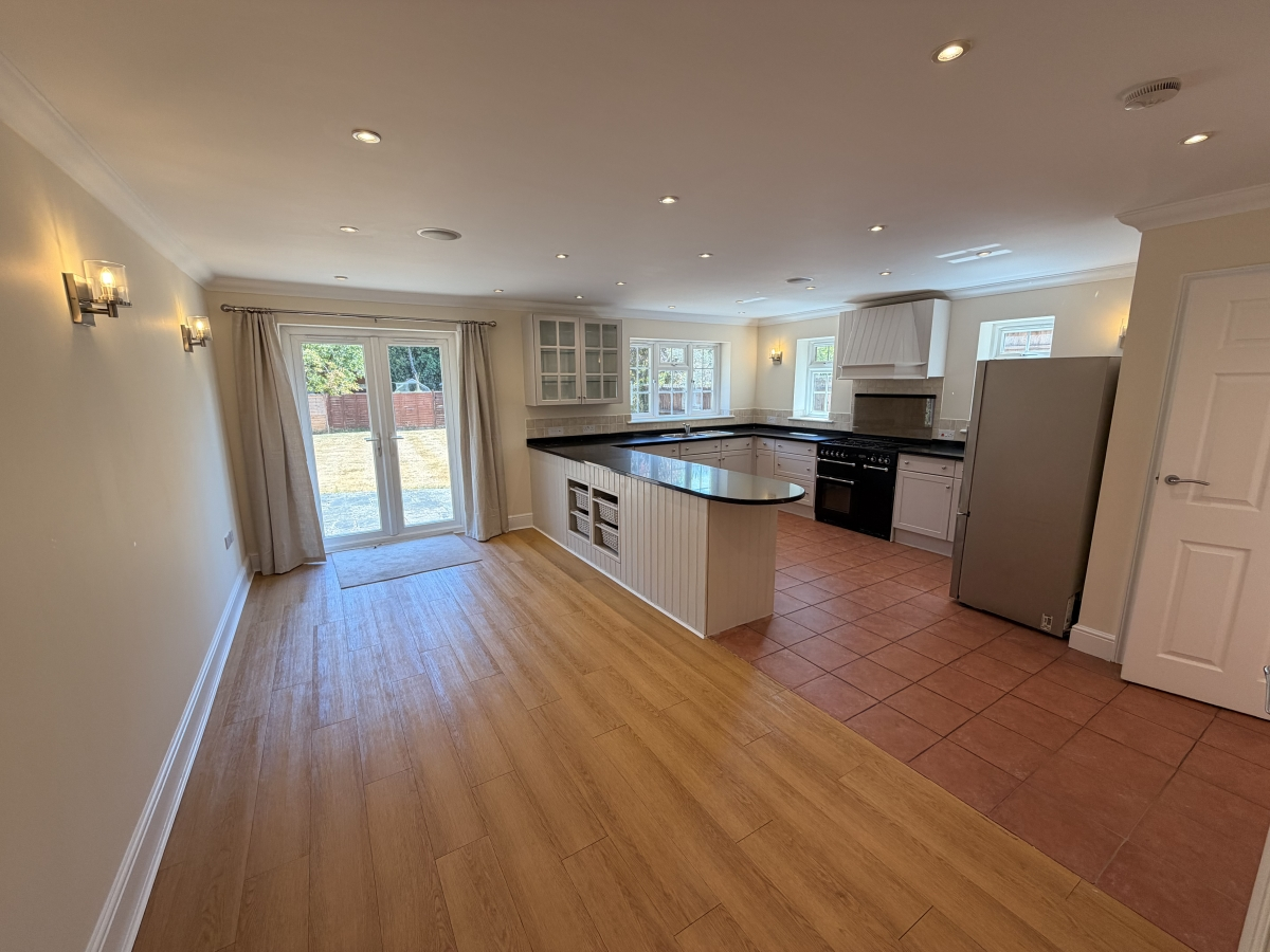 House Midway in Elmbridge