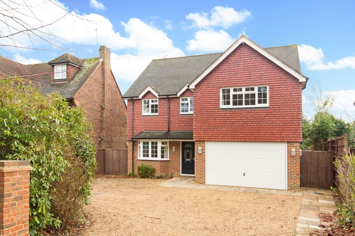 House Midway in Elmbridge