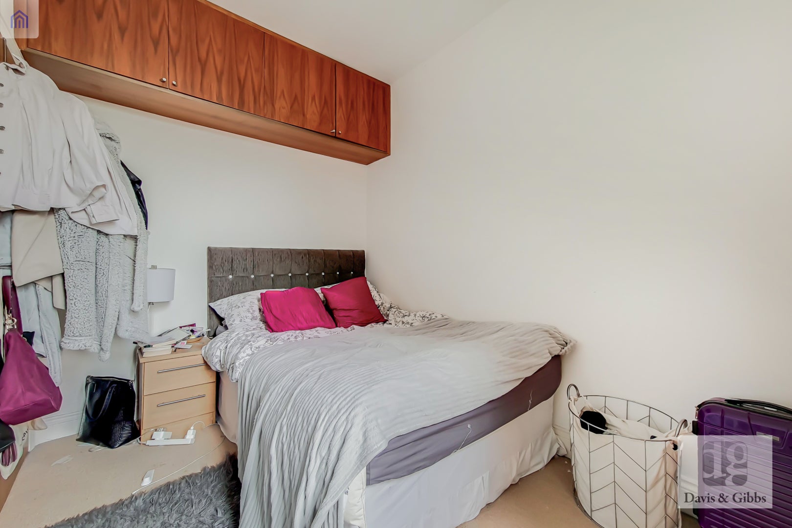 Flat Lessingham Avenue in Greater London