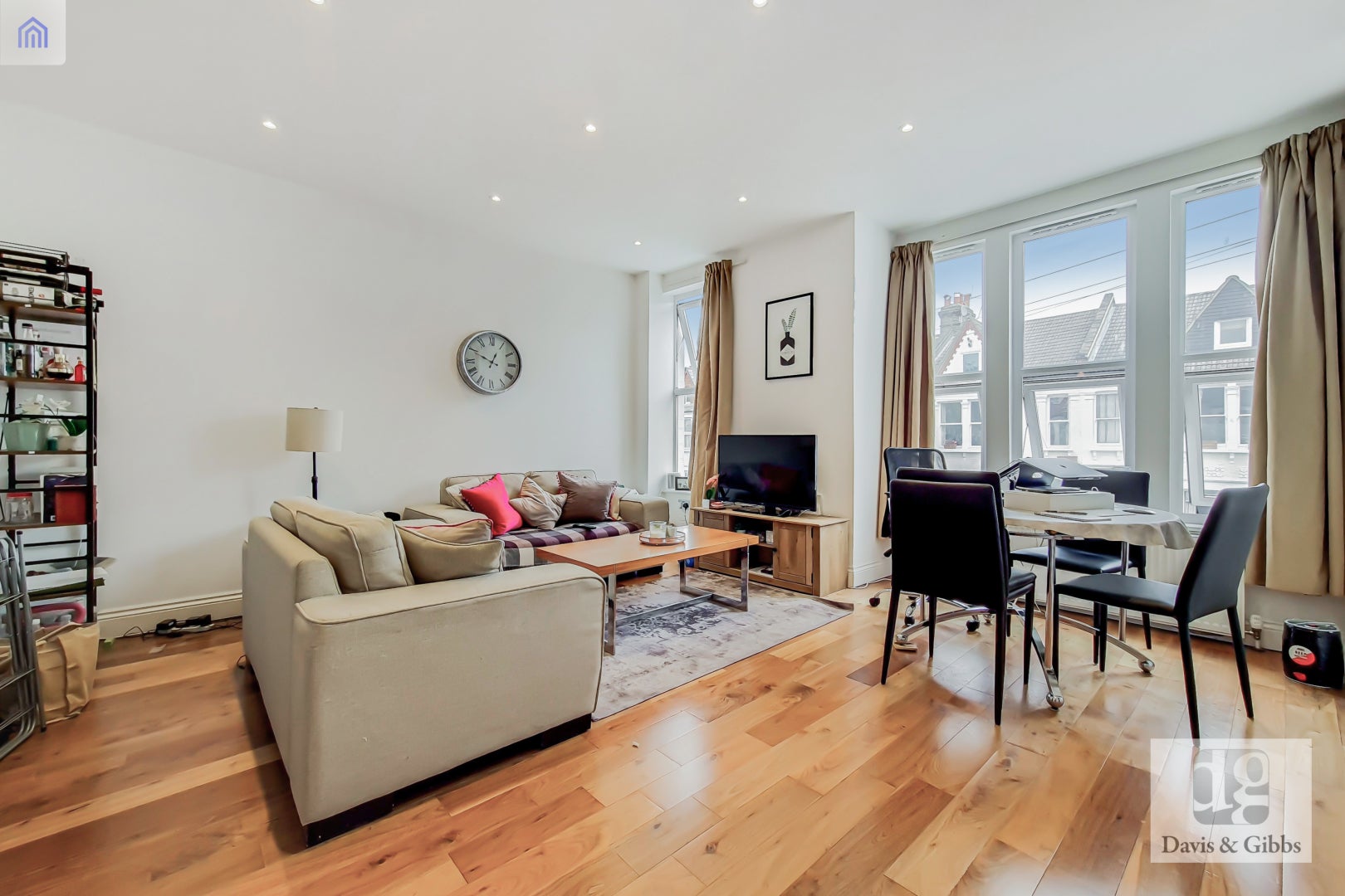 Flat Lessingham Avenue in Greater London
