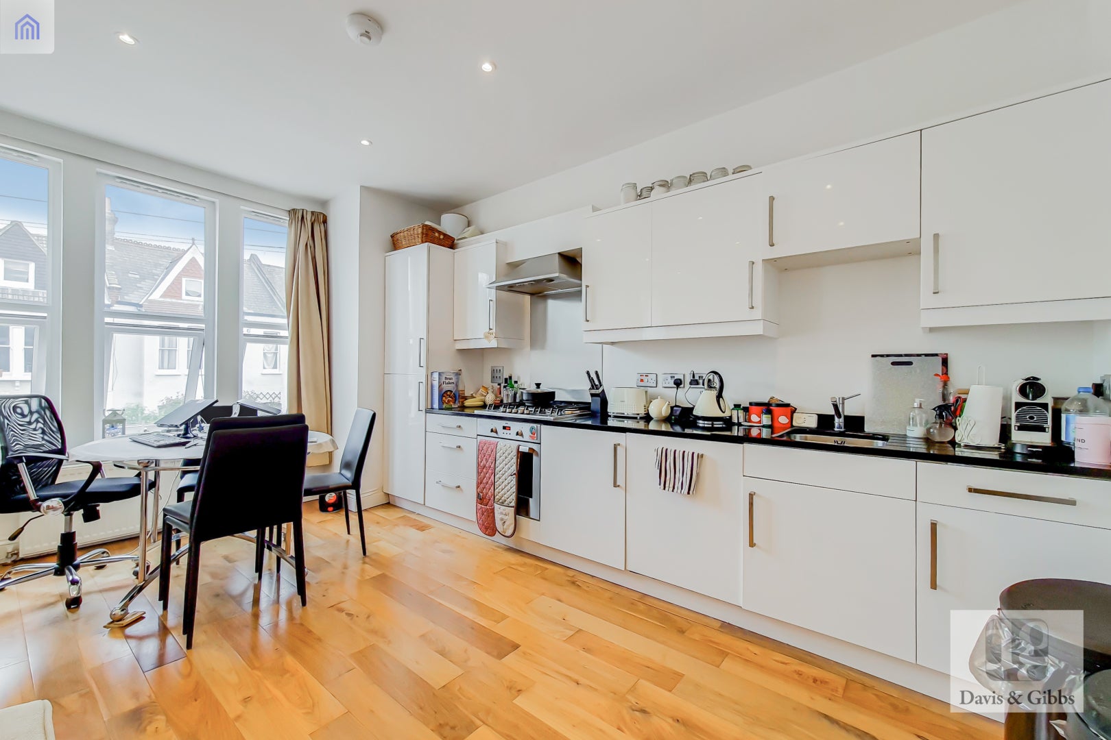 Flat Lessingham Avenue in Greater London