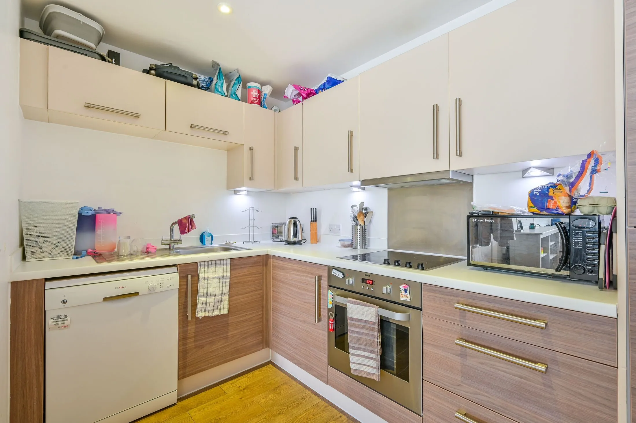 Flat Pinefield Close in Greater London