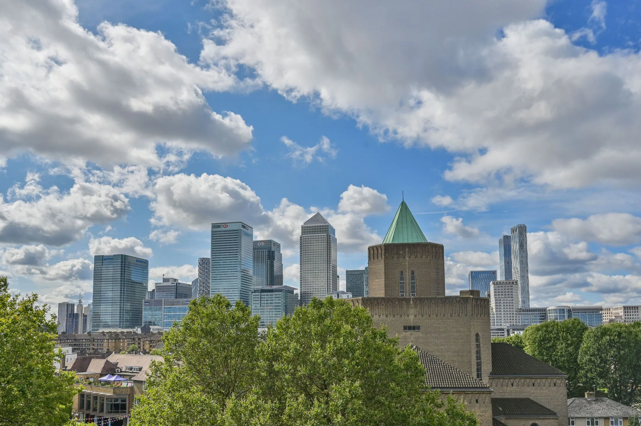 Flat Pinefield Close in Greater London