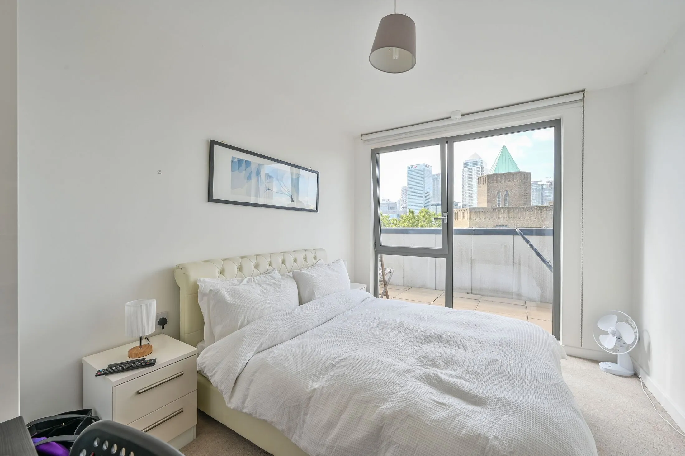 Flat Pinefield Close in Greater London