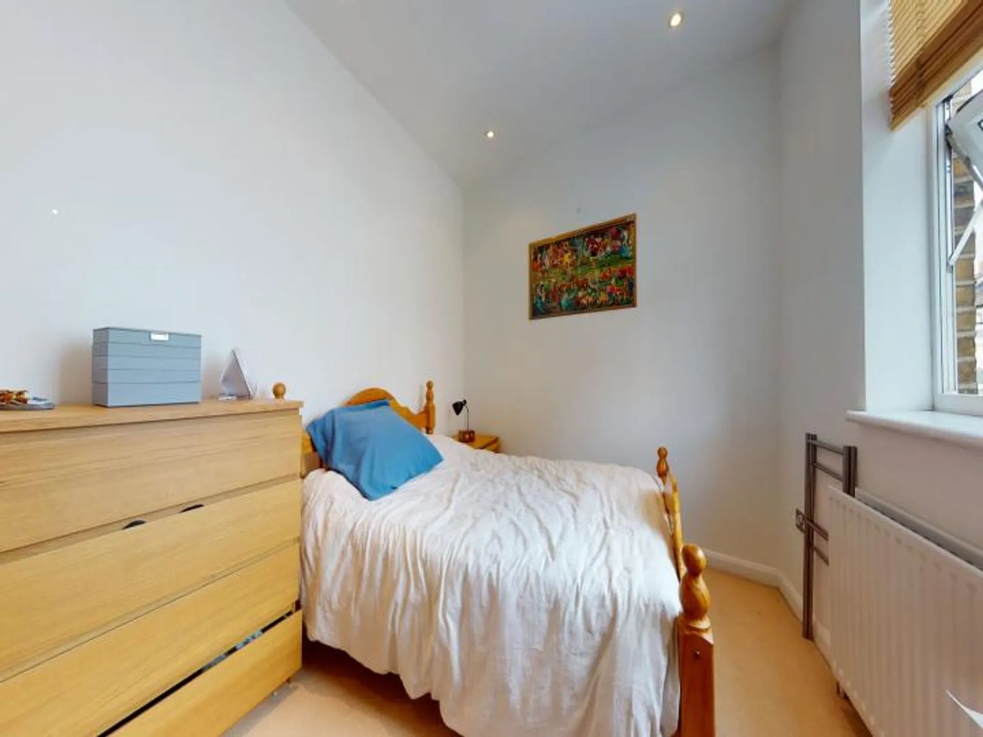 Flat Barnwell Road in Greater London