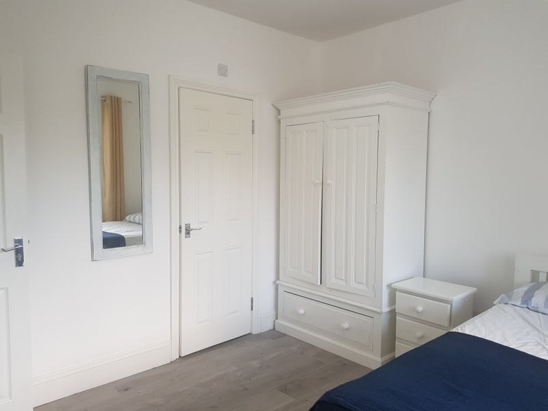 Room Mercers Close in Greater London