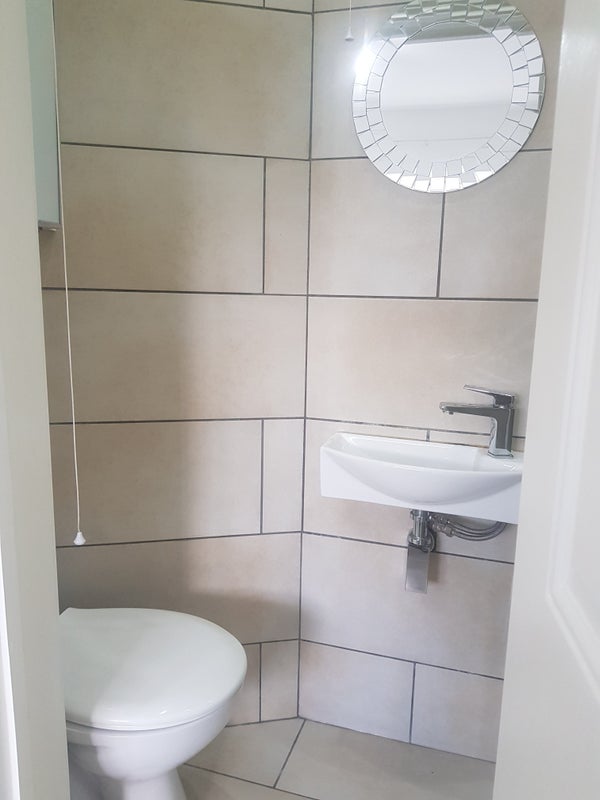 Room Mercers Close in Greater London