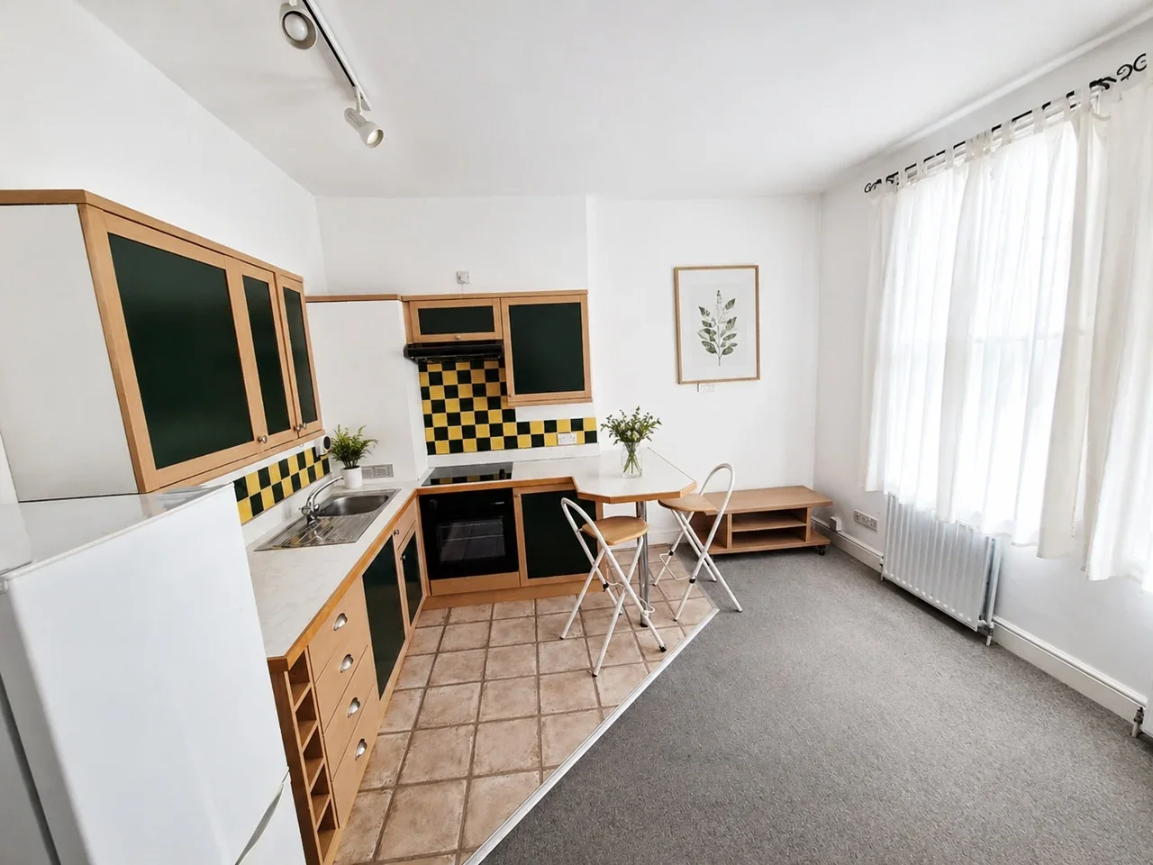 Flat Ritherdon Road in Greater London