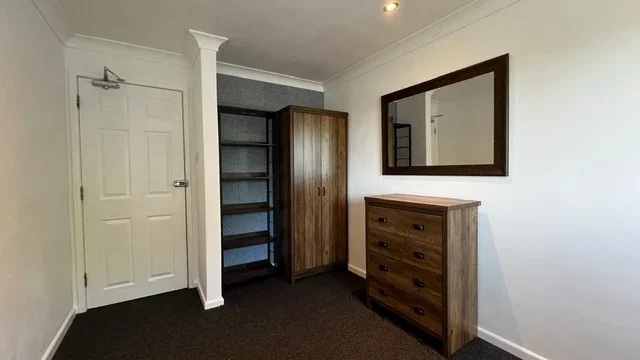 Room Beamish Road in Poole