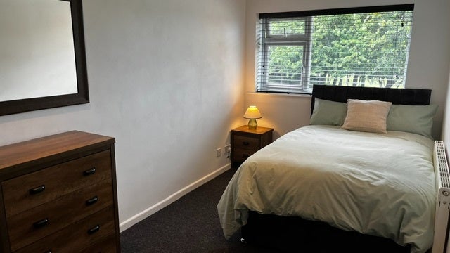 Room Beamish Road in Poole