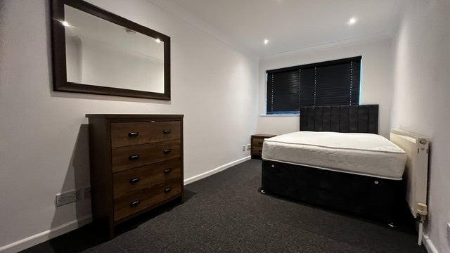 Room Beamish Road in Poole