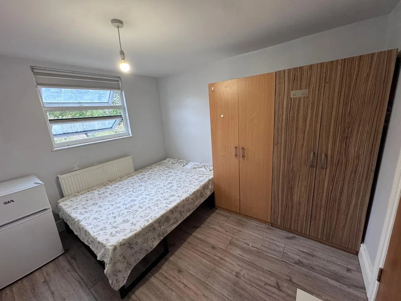 Room La Rose Lane in Greater London