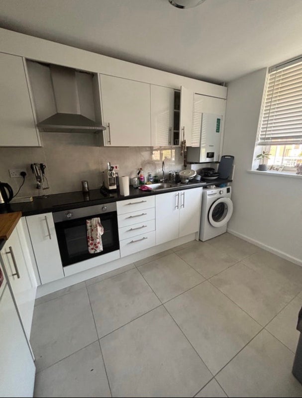 Room Redmans Road in Greater London