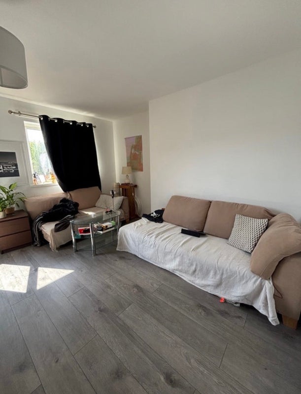 Room Redmans Road in Greater London