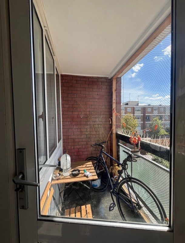 Room Redmans Road in Greater London