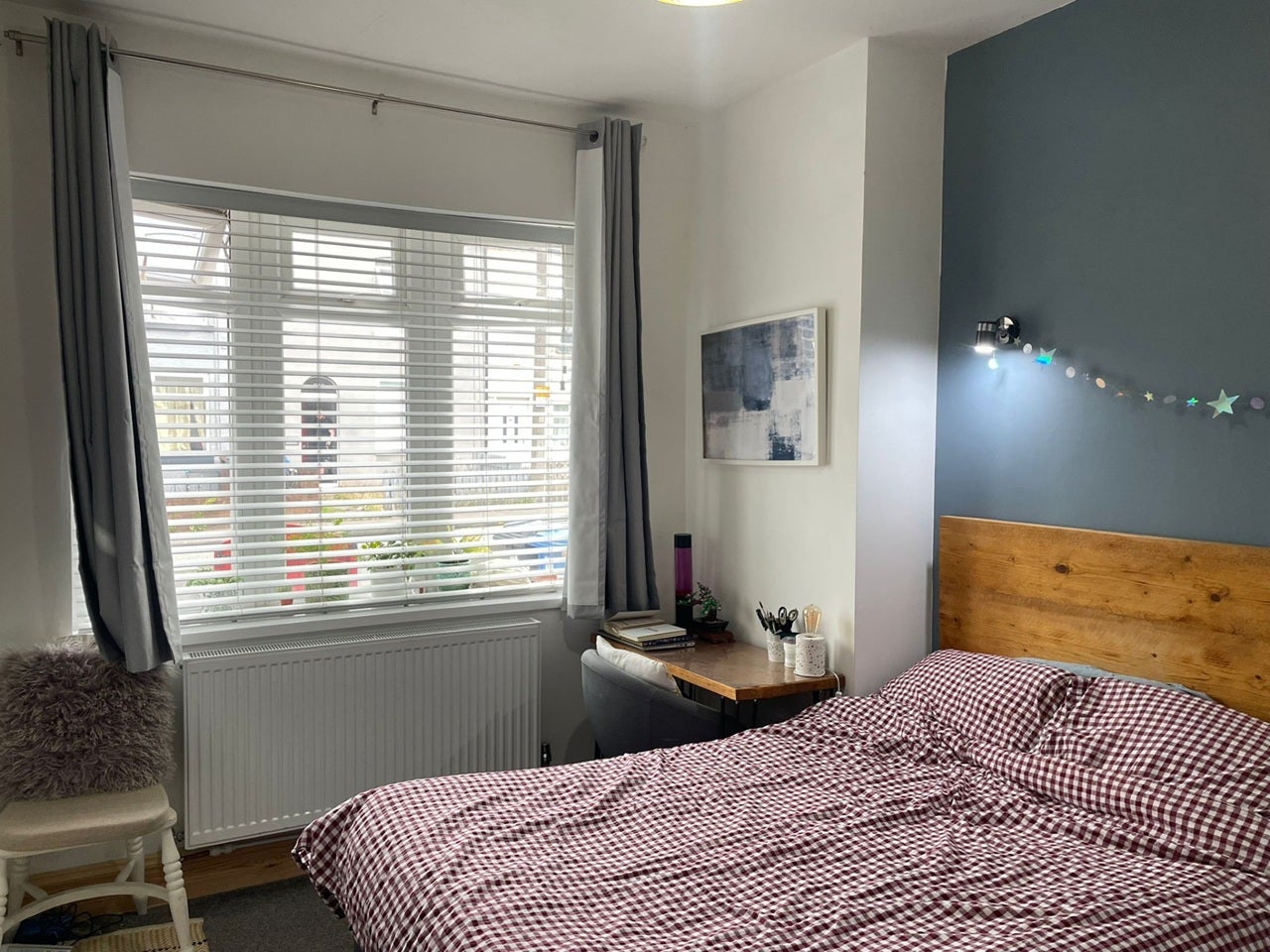Room Moorside Road in Salford