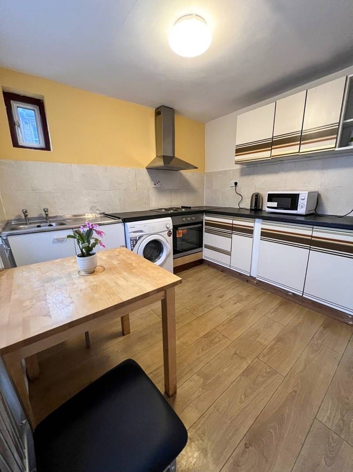 Room Claremont Road in Greater London