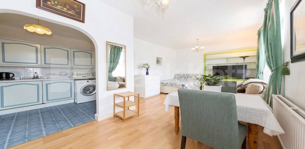 Flat Iverson Road in Greater London