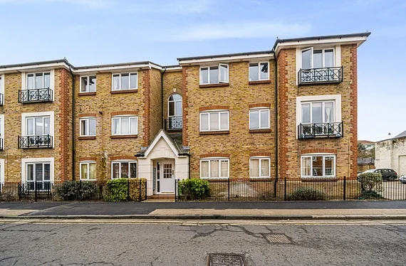 Flat Canbury Park Road in London