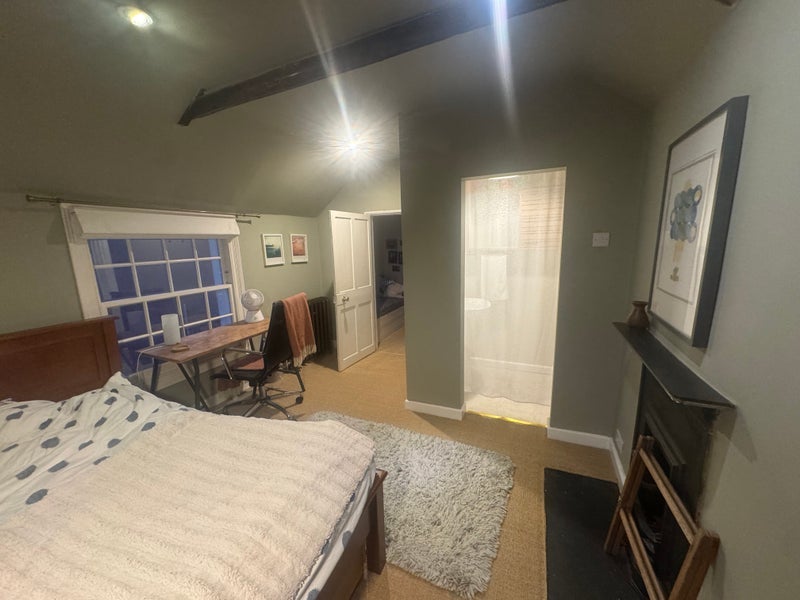 Room Cobourg Road in Bristol