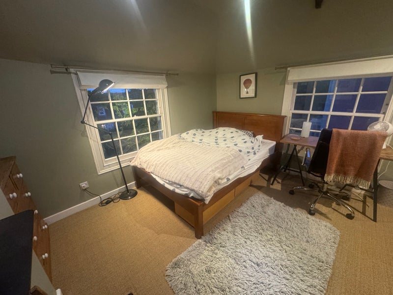 Room Cobourg Road in Bristol