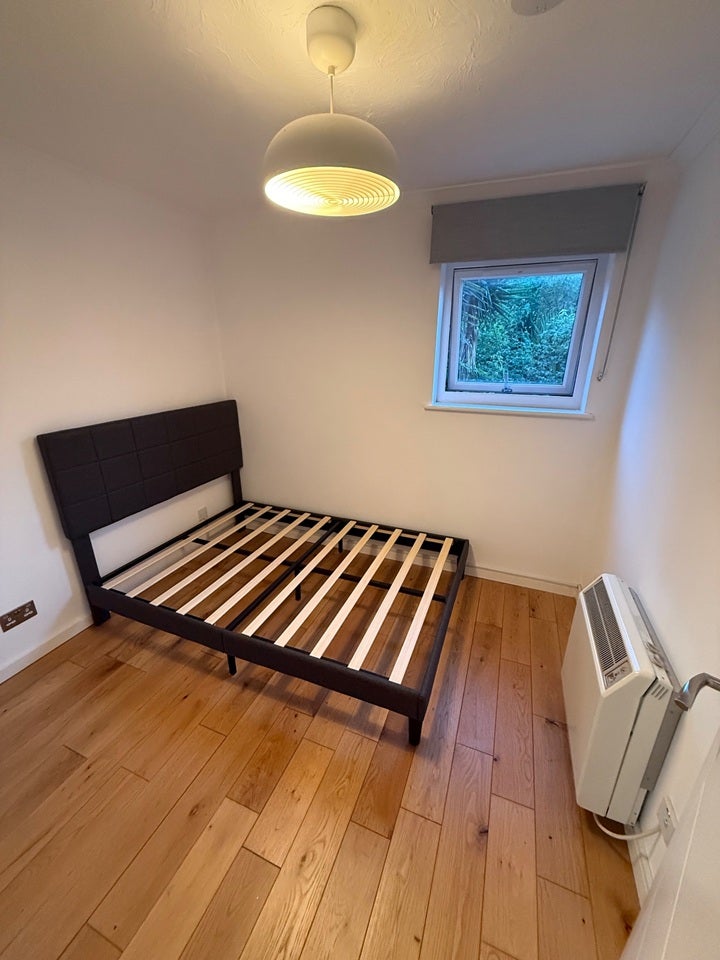 Flat Glenthorne Road in Greater London