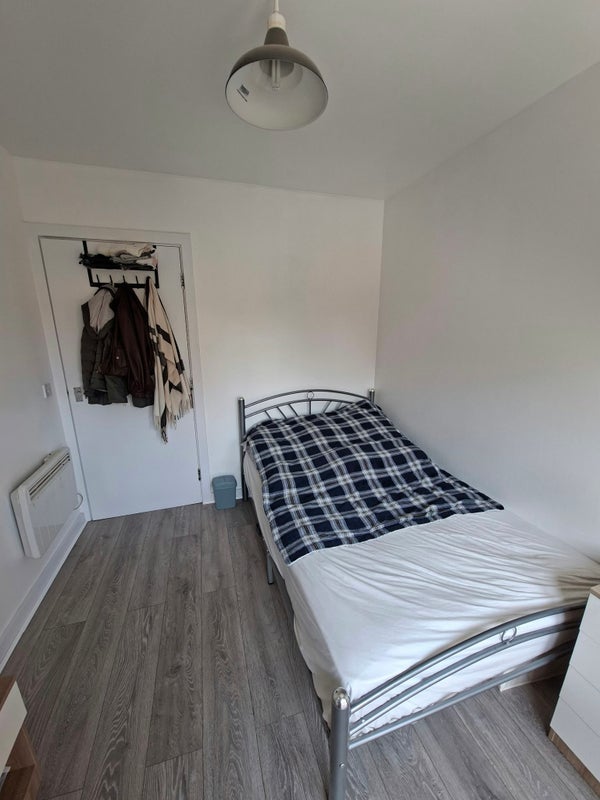 Room Oldfield Road in Salford