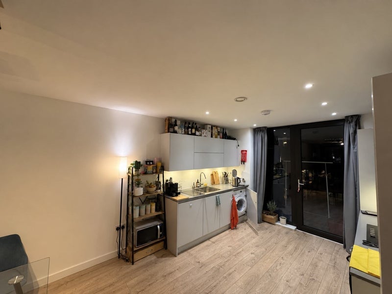 Flat Leyton Road in Greater London