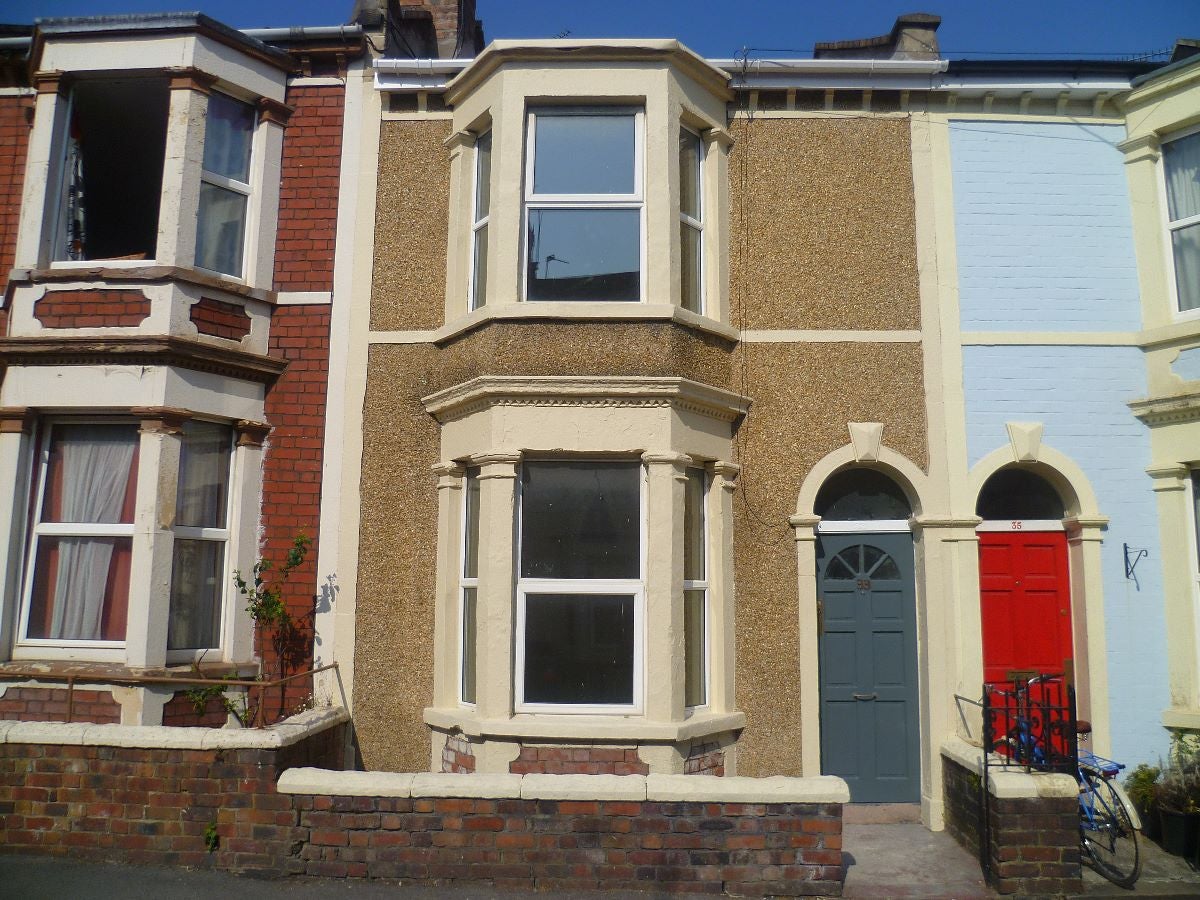 House Lawrence Avenue in Bristol