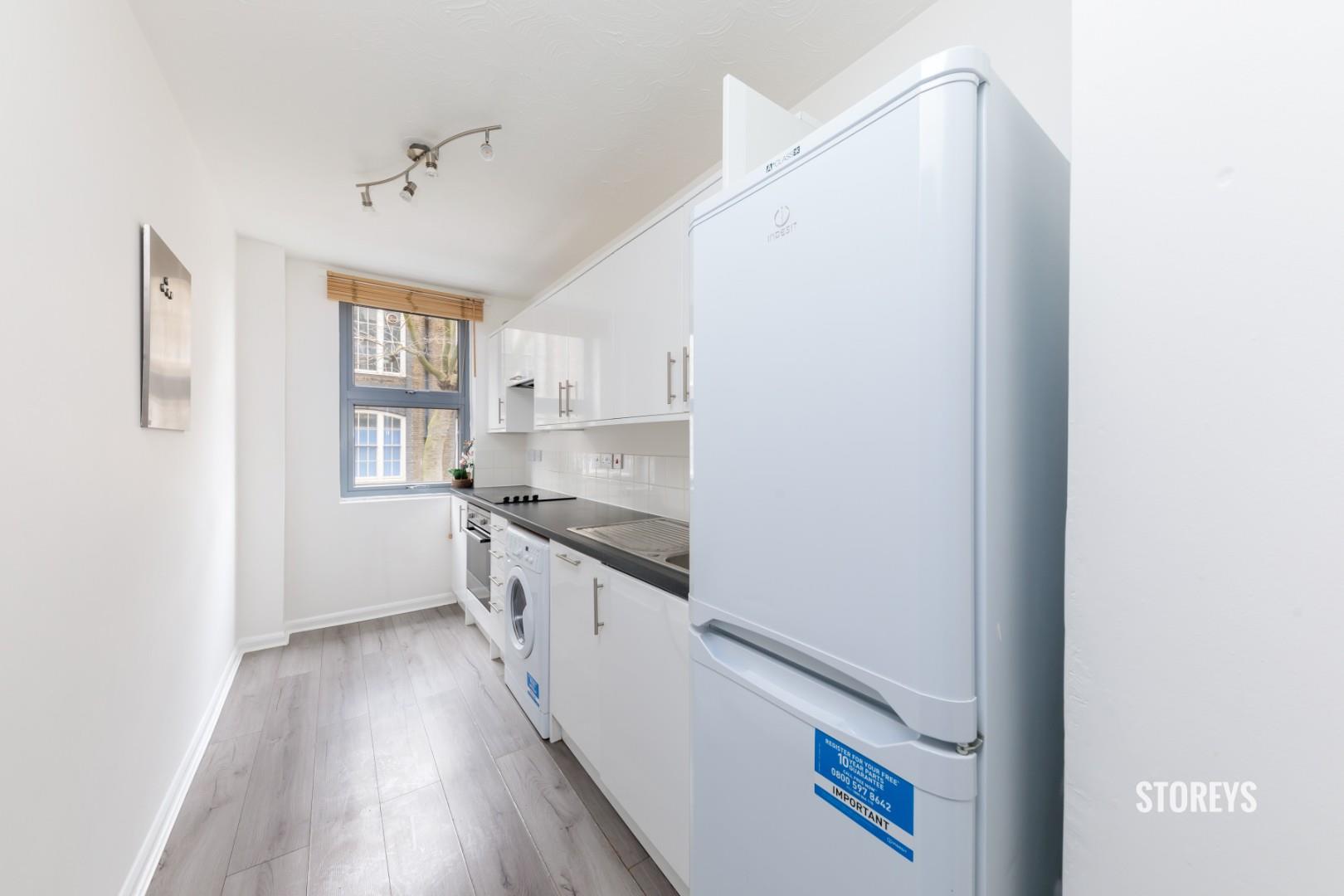 Flat Kingsland Green in Greater London